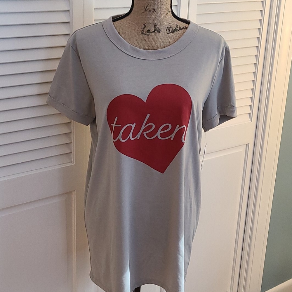 LuLaRoe Liv ❤ TShirt - L NWT